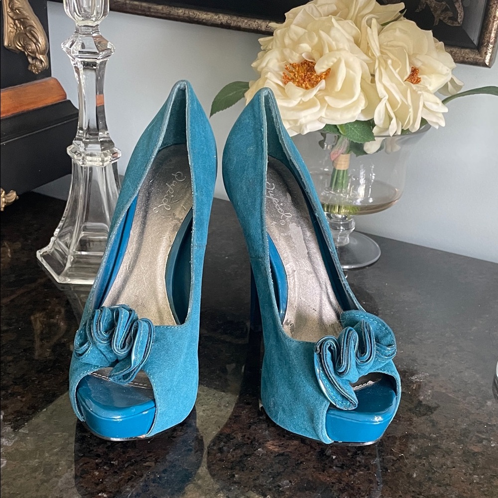 Qupid Teal Blue Suede Peep-Toe Heels with Rosette Accent Size: 7.5